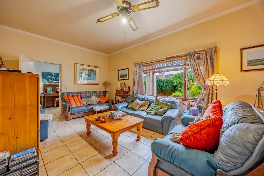 4 Bedroom Property for Sale in Lakeside Western Cape